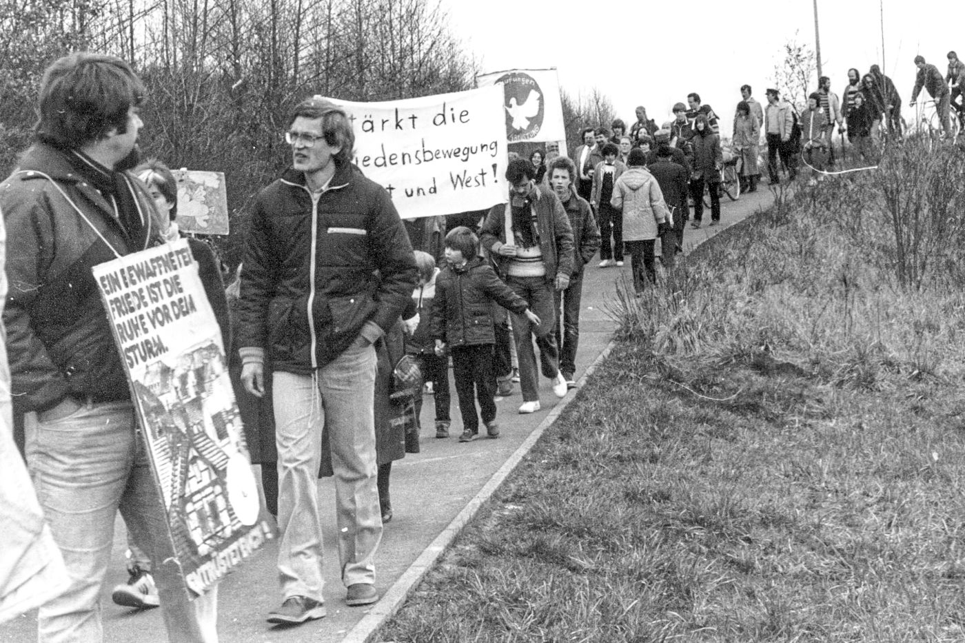 Friedensdemonstration zwischen Nieder- und Oberkaufungen, 1983 (privat)