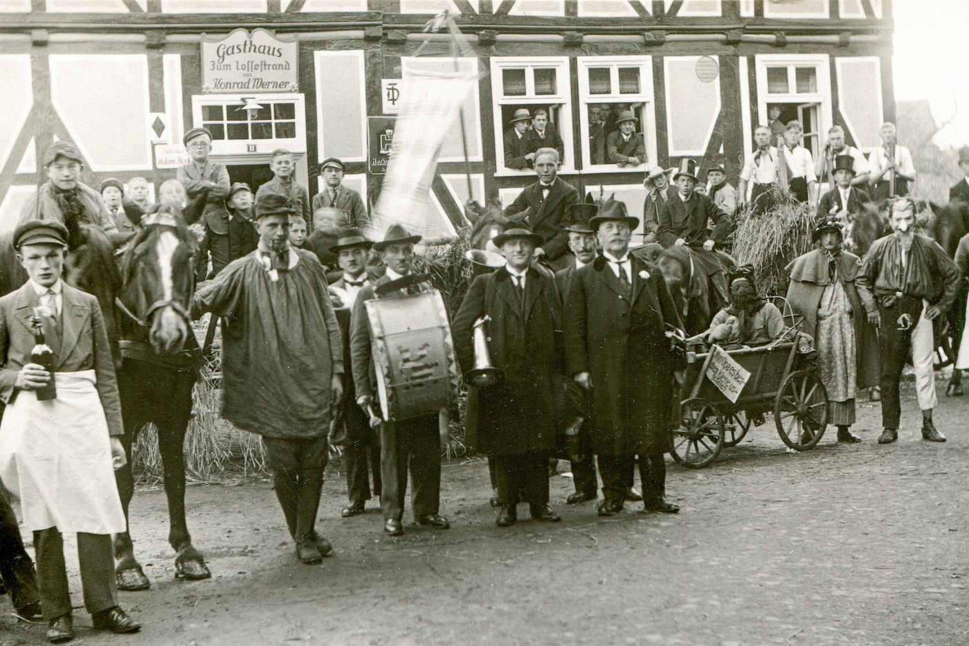 Kirmes vor dem Gasthof Werner [später Allmeroth], 1920