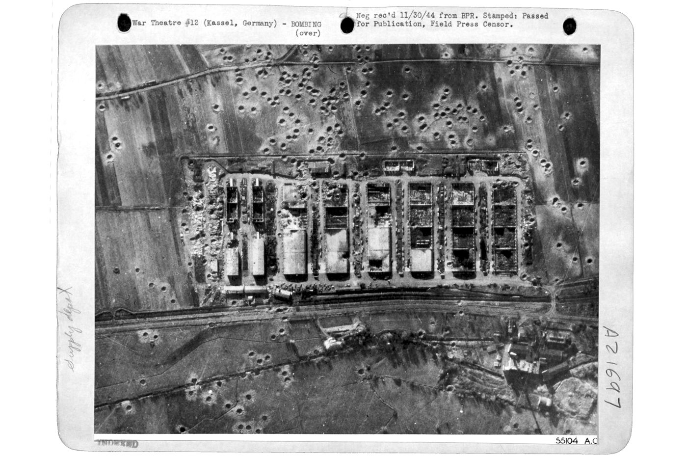 Nach dem Bombenangriff 1944, Heereszeugamt Niederkaufungen