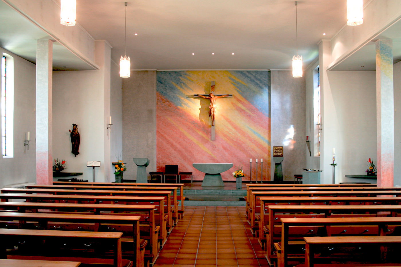 Innenraum der katholischen Kirche
