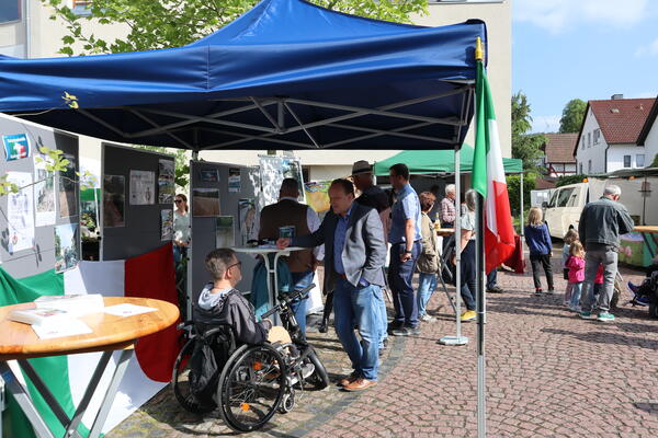 Am Stand trafen sich viele Kaufunger*innen zum Gespräch.